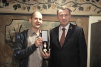 Hrdina Ivo Raisr převzal od hejtmana Martina Půty Záslužnou medaili Libereckého kraje I. stupně